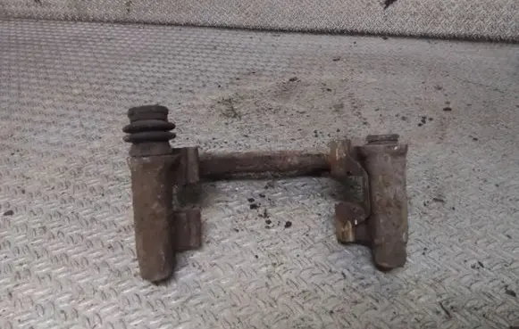 Peugeot 407 Brake caliper pad carrier rear 