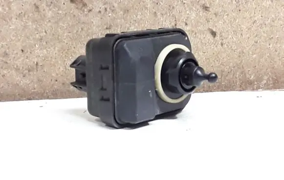 Opel Zafira A Headlight level adjustment motor 