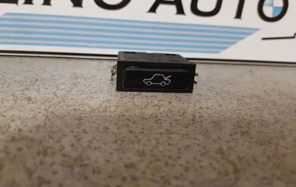 BMW 5 E39 Tailgate/boot open switch button 61318365579