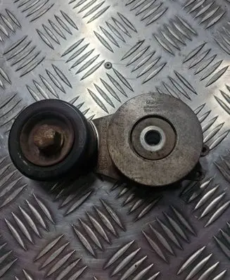 KIA Sorento Generator/alternator belt tensioner 252812F000