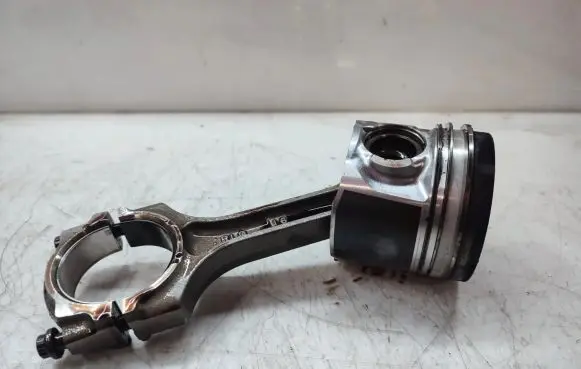 Honda Civic IX Piston with connecting rod
