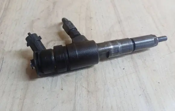 Peugeot 207 Fuel injector 0445110252