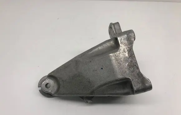 Mercedes-Benz C W205 Engine mounting bracket A2742231004