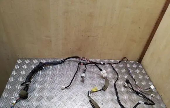 Subaru Outback Front door wiring loom 81821AJ650 81870AJ050