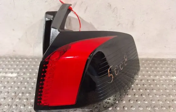 Peugeot 5008 II Rear/tail lights S25081030 9811028180
