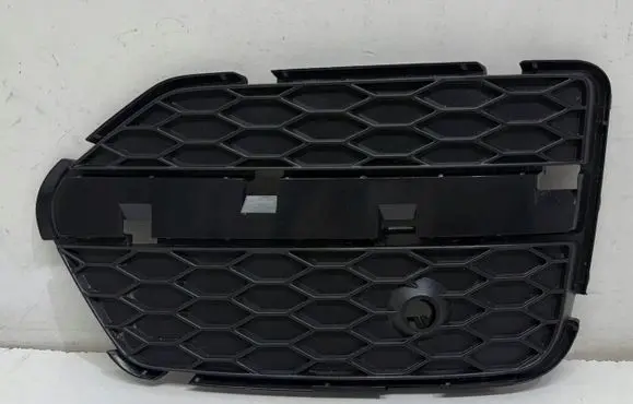 Audi Q3 8U Front bumper lower grill 8U0807152G