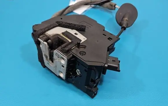 Renault Clio IV Rear door lock 825015591R IMPRK1555534