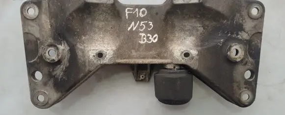 BMW 5 F10 F11 Engine mount bracket 6775913