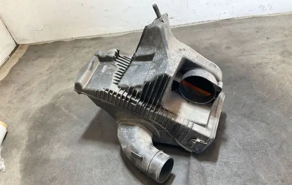 Nissan NV200 Air filter box 8200366696 8200366976 70560064