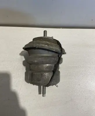 Jaguar XF Engine mount bracket