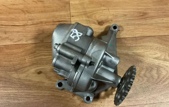 Mercedes-Benz C W203 Oil pump A6111810047