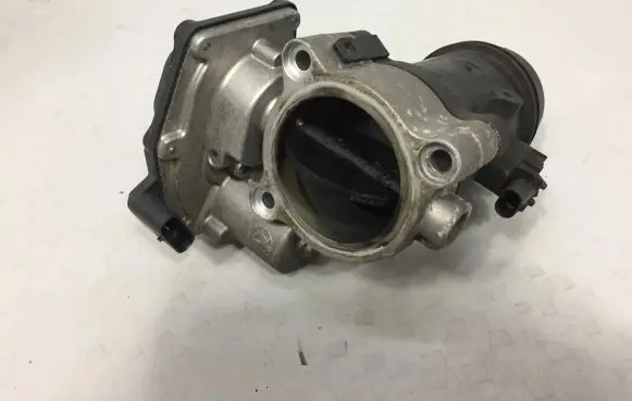 BMW 6 F06 Gran coupe Throttle valve 7810752