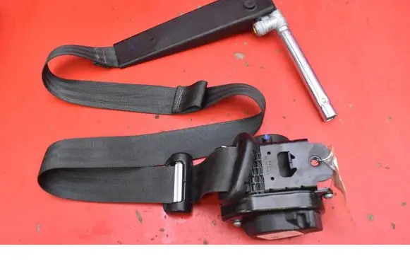 Ford Escape III Front seatbelt 635864000A