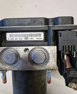 Toyota Avensis T270 ABS Pump 0265251999 12010281312