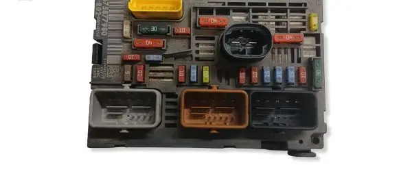 Peugeot 5008 BSM Control unit 9675877980