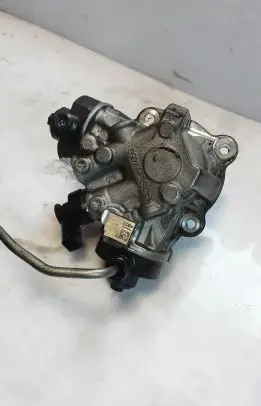 Audi Q7 4M Fuel injection high pressure pump 059130755CG 0445010806