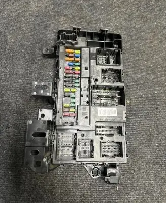 Ford Mustang VI Fuse module GR3T15604 A2C7522550300