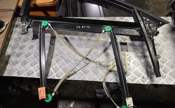 Audi A3 S3 8P Front window lifting mechanism without motor 8P4837630