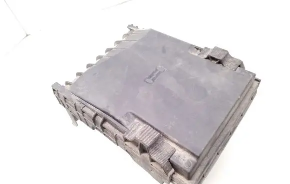 Volkswagen Caddy Fuse box cover 1K0937132F