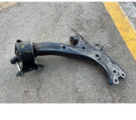 Honda CR-V Front lower control arm/wishbone