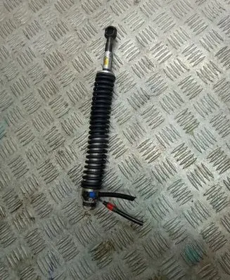 Volkswagen Touareg I Tailgate strut 7L6827611B