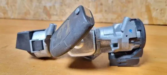 Ford Focus C-MAX Ignition lock 3m513f880