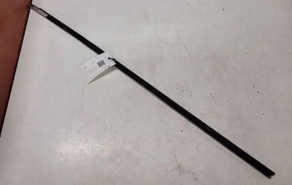 Toyota Avensis Verso Front door glass trim molding