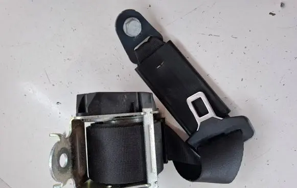 Citroen DS5 Rear seatbelt 98000632XX