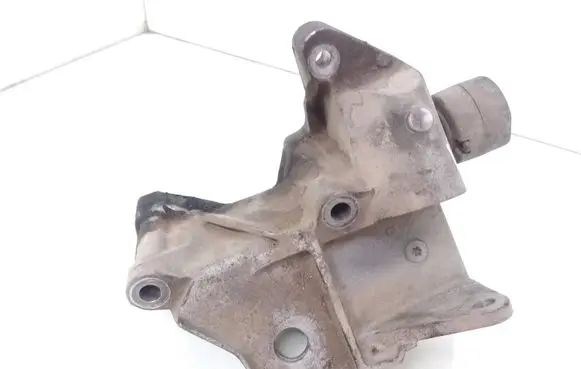 Volvo S80 Engine mounting bracket 6G926P096Fc
