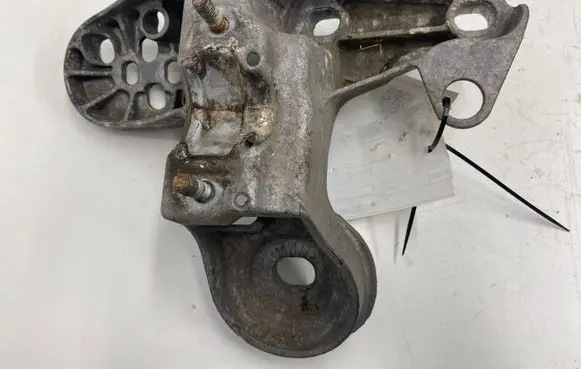 Audi A4 S4 B6 8E 8H Engine mounting bracket 8E0199351