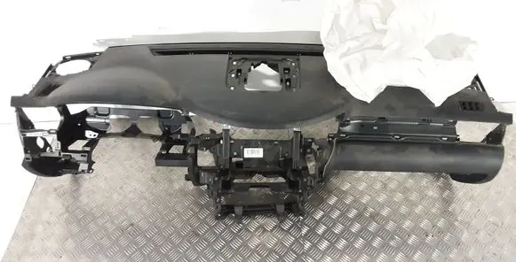 Lexus LX 570 Dashboard