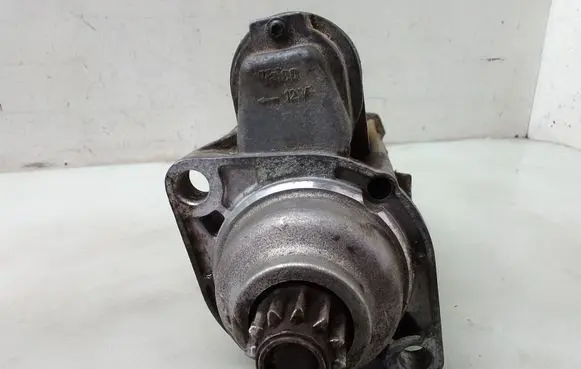 Volkswagen Golf IV Starter motor 02A911024B