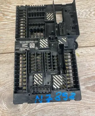 BMW 7 G11 G12 Fuse module 6837091