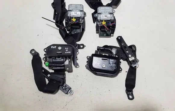 Mercedes-Benz E W211 Front seatbelt 602040400BBG 602040400 602040300