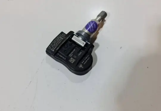 Tesla Model S Tire pressure sensor 1034602-00-C 103460200C 1034602