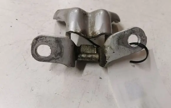 KIA Sorento Rear door lower hinge