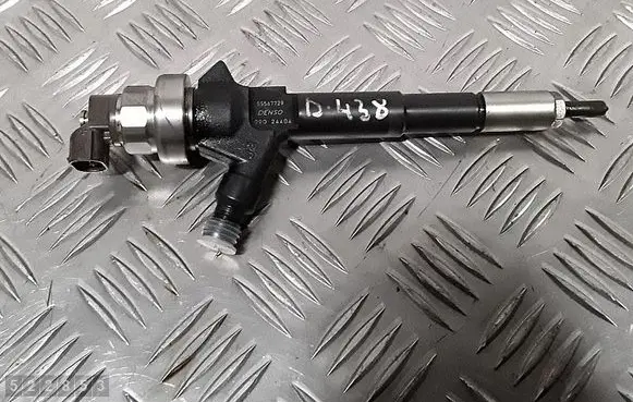 Opel Mokka Fuel injector 55567729