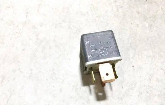 Volkswagen Golf III Other relay 191937503