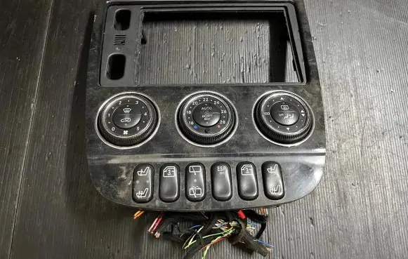 Mercedes-Benz ML W163 Climate control unit A1638204289 5HB96464302