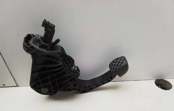 Volkswagen PASSAT B6 Clutch pedal 1K0721796E