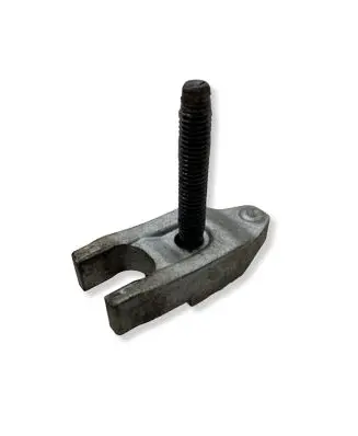 Opel Insignia A Fuel Injector clamp holder 