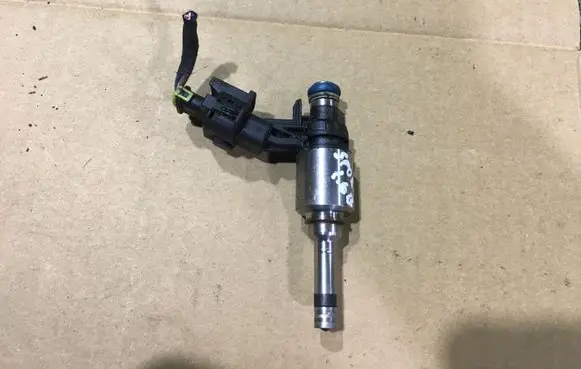 KIA Sportage Fuel injector 353102B110 B1129209