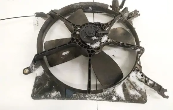 Radiator cooling fan shroud