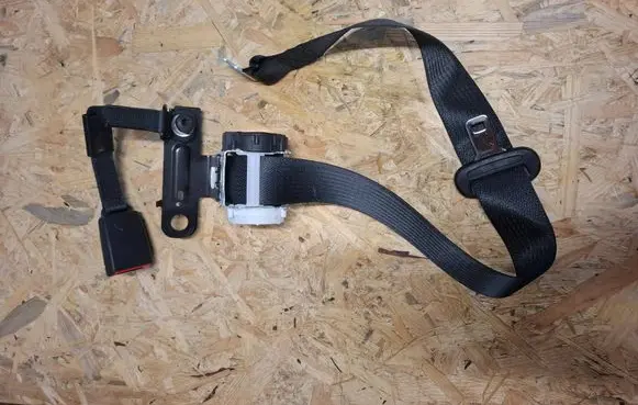 Dodge RAM Middle seatbelt (rear) P7AX82TX7AB