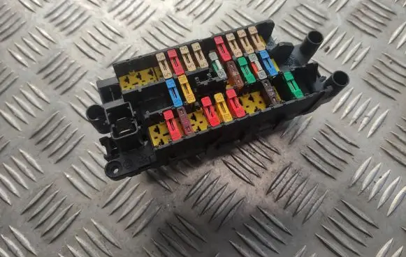 Peugeot 206 Fuse box set 9635518180