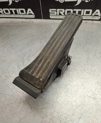 Mercedes-Benz E W212 Accelerator throttle pedal 2043000004 040510 0122