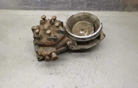 Audi 100 200 5000 C3 Fuel distributor 0438120185 035133353AB 0438100125