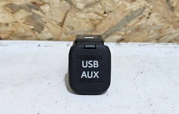 Mazda CX-5 AUX in-socket connector KD45669U0 16700200 261213