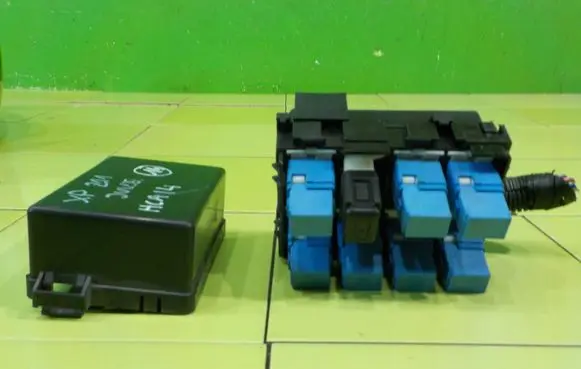 Nissan Juke I F15 Fuse box set 243821KN0A XP211