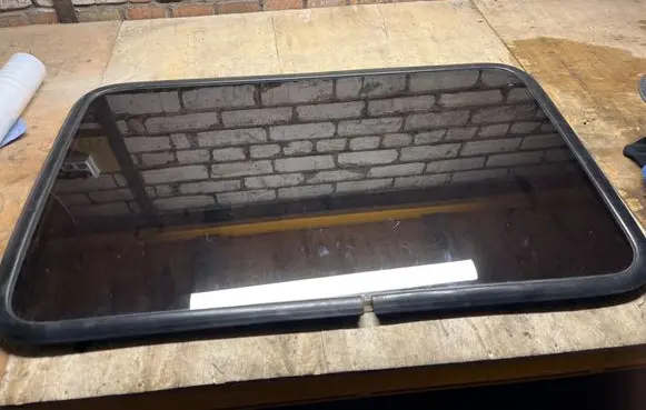 Volkswagen II LT Sliding door window/glass 43R00208